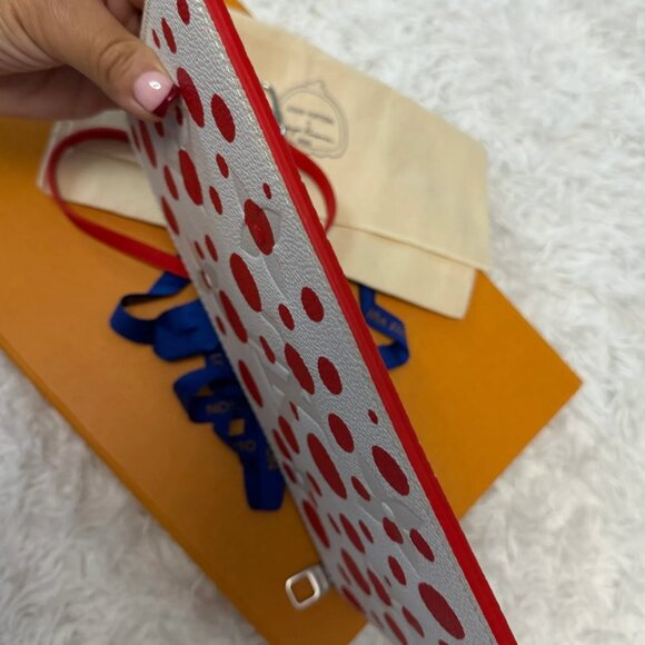 Louis Vuitton x Yayoi Kusama 2023 Monogram Giant Empreinte Neverfull Pouch - Picture 8 of 17